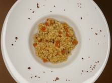 Arroz integral con verduras y un toque de sésamo.